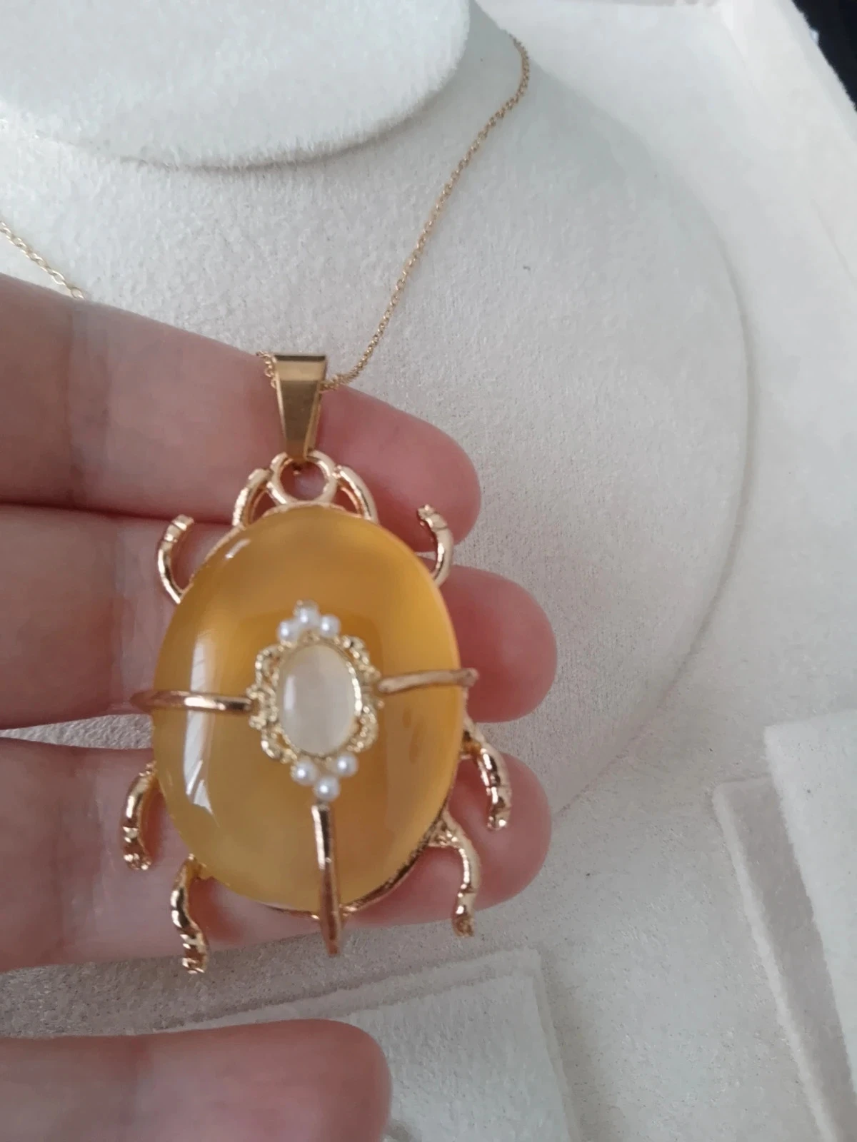 Collier scarabée égyptien en pierres naturelles semi précieuses – photo 3